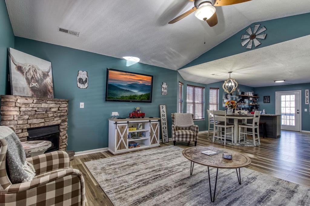 The Mason Jar, Hot Tub, Wifi, 1089 Free Tickets Each Paid Day, Dollywood And More! Pigeon Forge Εξωτερικό φωτογραφία