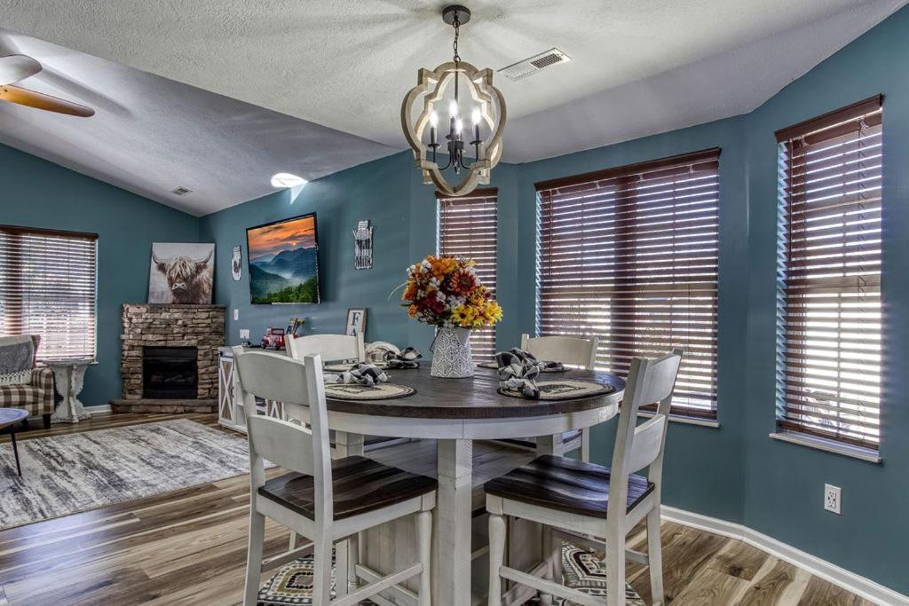 The Mason Jar, Hot Tub, Wifi, 1089 Free Tickets Each Paid Day, Dollywood And More! Pigeon Forge Εξωτερικό φωτογραφία